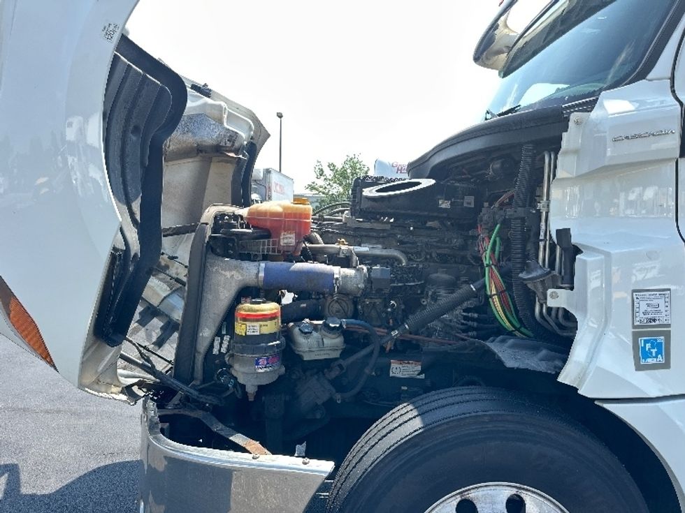 Sleeper Tractor-Heavy Duty Tractors-Freightliner-2020-T12664ST-New Castle-DE-321,532\n\t\tmiles-$ 72,750 - Image 21