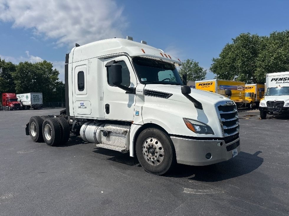 Sleeper Tractor-Heavy Duty Tractors-Freightliner-2020-T12664ST-New Castle-DE-383,103\n\t\tmiles-$ 69,500 - Image 1