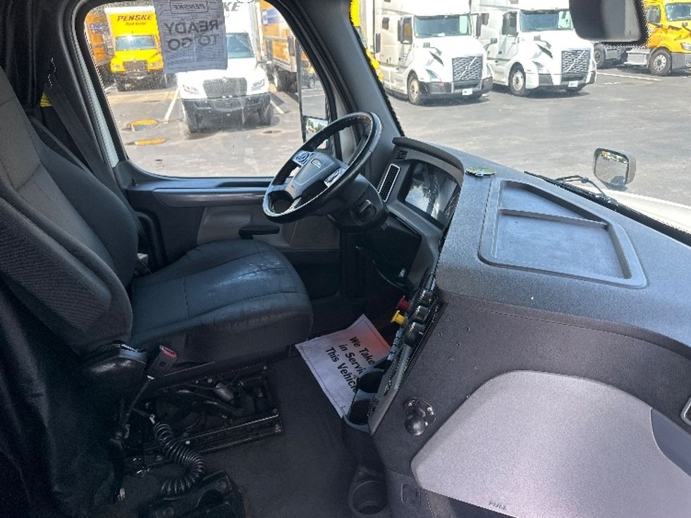 Sleeper Tractor-Heavy Duty Tractors-Freightliner-2020-T12664ST-New Castle-DE-383,103\n\t\tmiles-$ 69,500 - Image 15