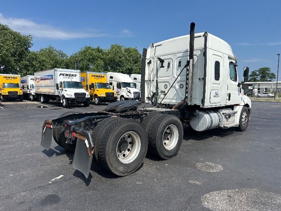 Sleeper Tractor-Heavy Duty Tractors-Freightliner-2020-T12664ST-New Castle-DE-383,103\n\t\tmiles-$ 69,500 - Image 7