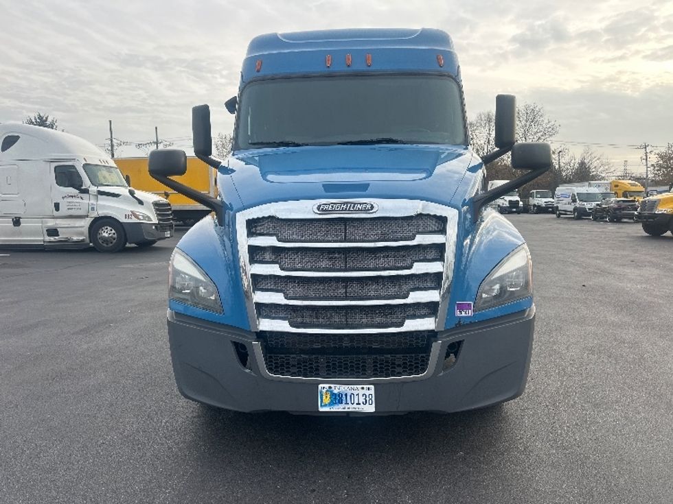 Sleeper Tractor-Heavy Duty Tractors-Freightliner-2020-T12664ST-New Castle-DE-410,135\n\t\tmiles-$ 64,500 - Image 2