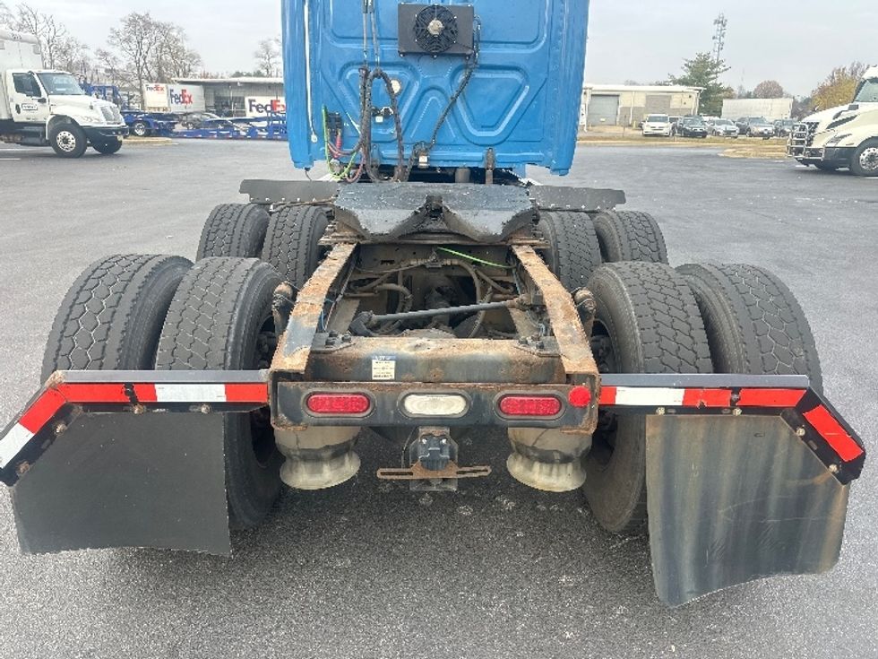 Sleeper Tractor-Heavy Duty Tractors-Freightliner-2020-T12664ST-New Castle-DE-410,135\n\t\tmiles-$ 64,500 - Image 6