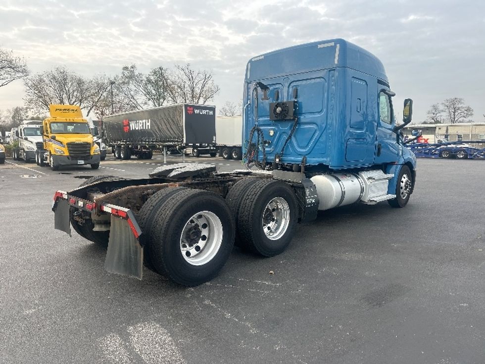 Sleeper Tractor-Heavy Duty Tractors-Freightliner-2020-T12664ST-New Castle-DE-410,135\n\t\tmiles-$ 64,500 - Image 7