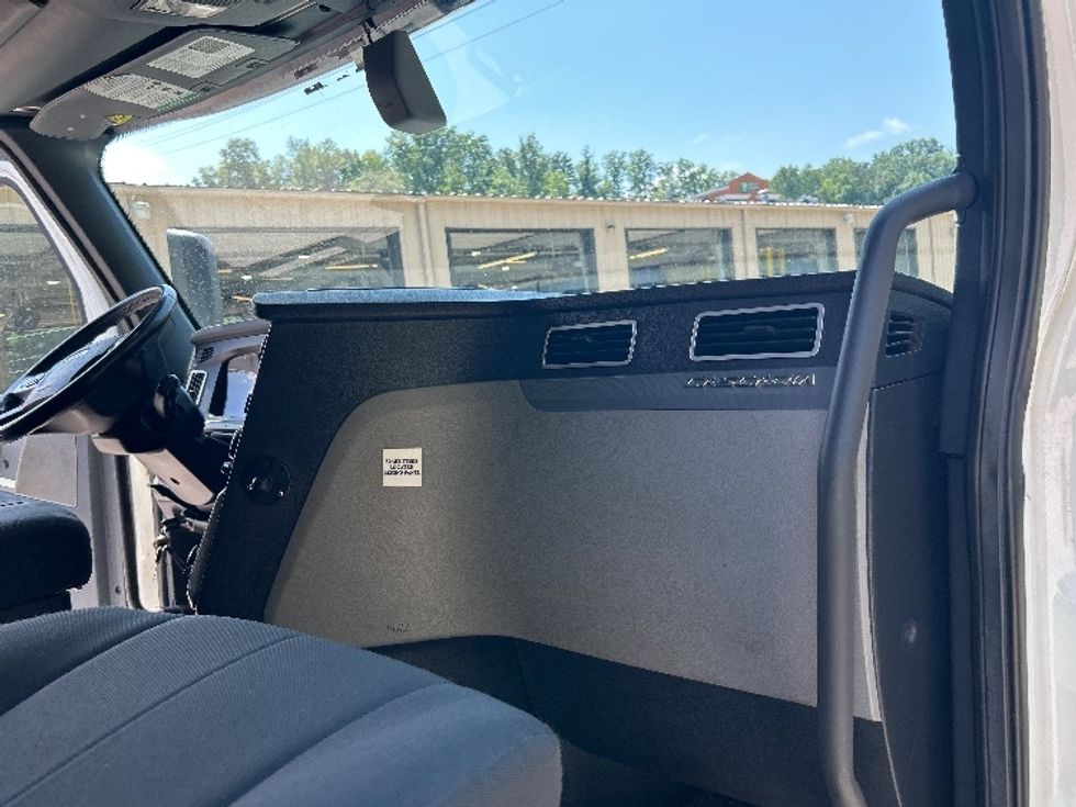 Sleeper Tractor-Heavy Duty Tractors-Freightliner-2020-T12664ST-Newark-OH-208,532\n\t\tmiles-$ 78,500 - Image 13