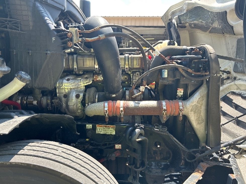 Sleeper Tractor-Heavy Duty Tractors-Freightliner-2020-T12664ST-Newark-OH-208,532\n\t\tmiles-$ 78,500 - Image 19