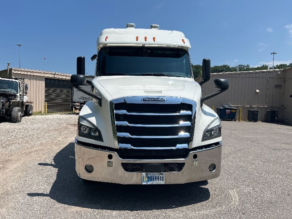 Sleeper Tractor-Heavy Duty Tractors-Freightliner-2020-T12664ST-Newark-OH-208,532\n\t\tmiles-$ 78,500 - Image 2