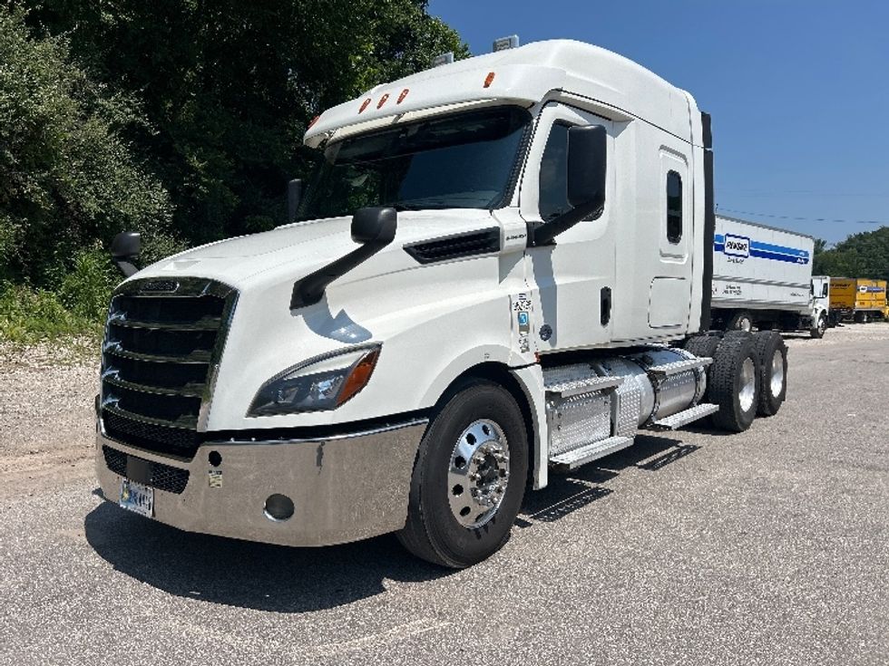 Sleeper Tractor-Heavy Duty Tractors-Freightliner-2020-T12664ST-Newark-OH-208,532\n\t\tmiles-$ 78,500 - Image 3