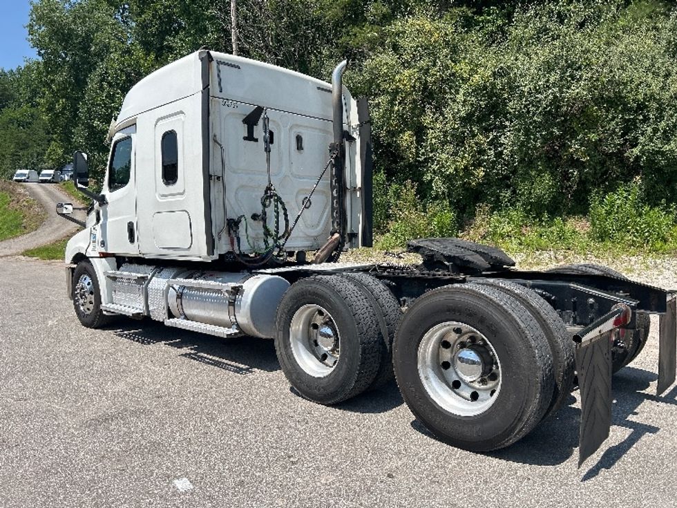 Sleeper Tractor-Heavy Duty Tractors-Freightliner-2020-T12664ST-Newark-OH-208,532\n\t\tmiles-$ 78,500 - Image 5