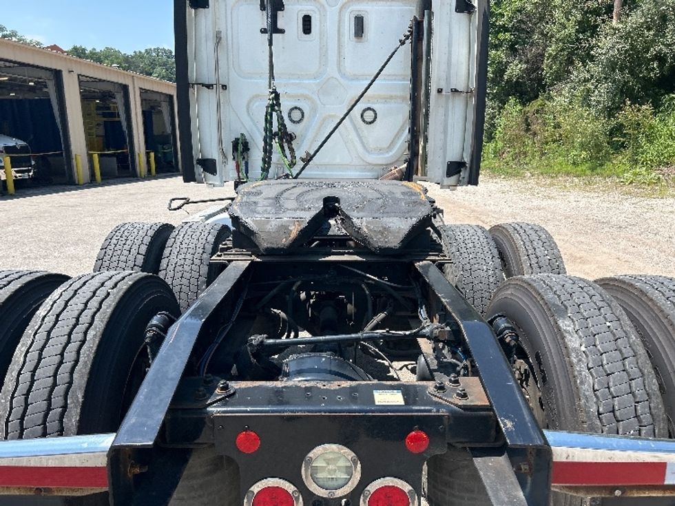 Sleeper Tractor-Heavy Duty Tractors-Freightliner-2020-T12664ST-Newark-OH-208,532\n\t\tmiles-$ 78,500 - Image 6