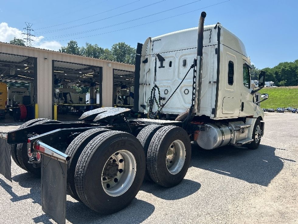 Sleeper Tractor-Heavy Duty Tractors-Freightliner-2020-T12664ST-Newark-OH-208,532\n\t\tmiles-$ 78,500 - Image 7