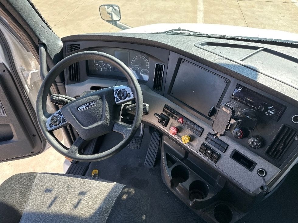 Sleeper Tractor-Heavy Duty Tractors-Freightliner-2020-T12664ST-Newnan-GA-608,473\n\t\tmiles-$ 56,250 - Image 10