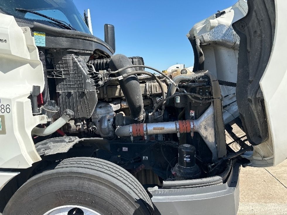 Sleeper Tractor-Heavy Duty Tractors-Freightliner-2020-T12664ST-Newnan-GA-608,473\n\t\tmiles-$ 56,250 - Image 16