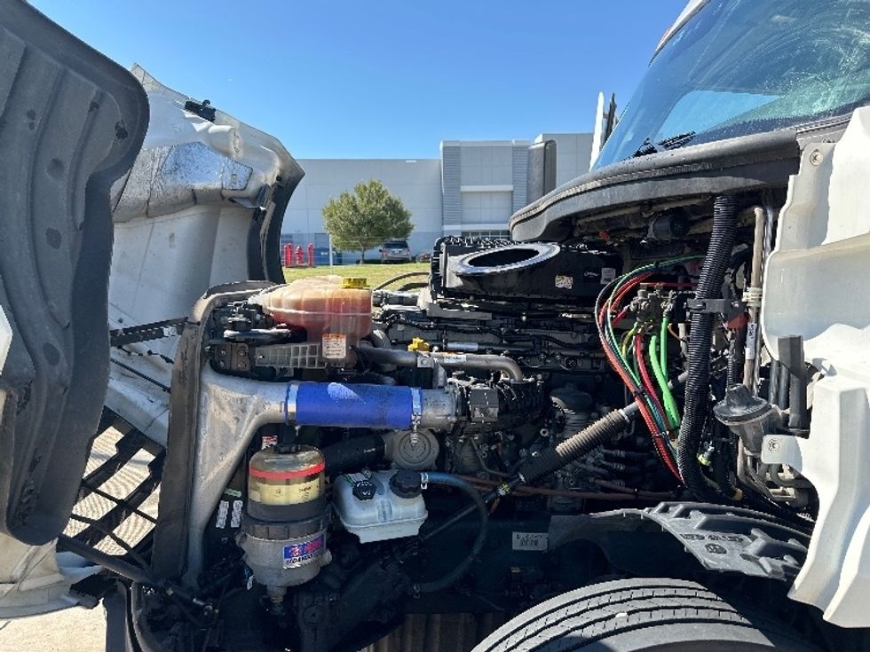 Sleeper Tractor-Heavy Duty Tractors-Freightliner-2020-T12664ST-Newnan-GA-608,473\n\t\tmiles-$ 56,250 - Image 17