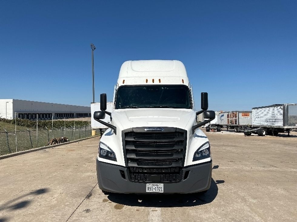 Sleeper Tractor-Heavy Duty Tractors-Freightliner-2020-T12664ST-Newnan-GA-608,473\n\t\tmiles-$ 56,250 - Image 2