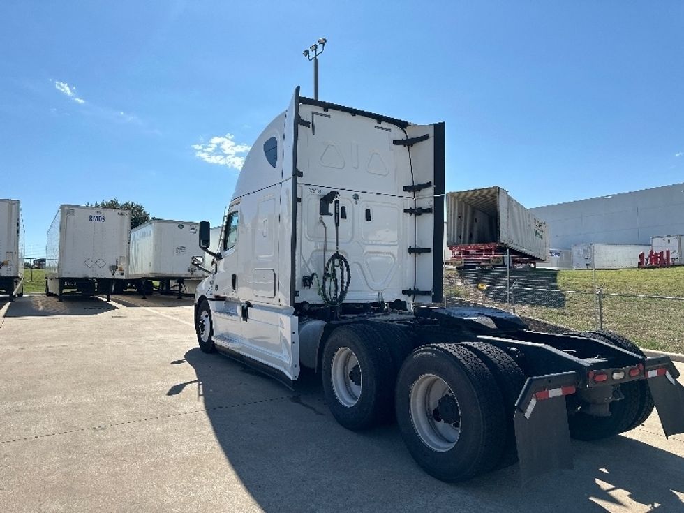 Sleeper Tractor-Heavy Duty Tractors-Freightliner-2020-T12664ST-Newnan-GA-608,473\n\t\tmiles-$ 56,250 - Image 5