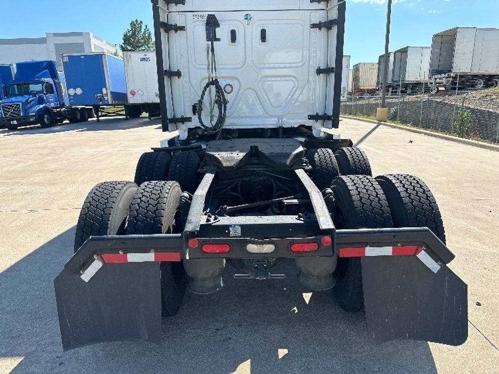 Sleeper Tractor-Heavy Duty Tractors-Freightliner-2020-T12664ST-Newnan-GA-608,473\n\t\tmiles-$ 56,250 - Image 6