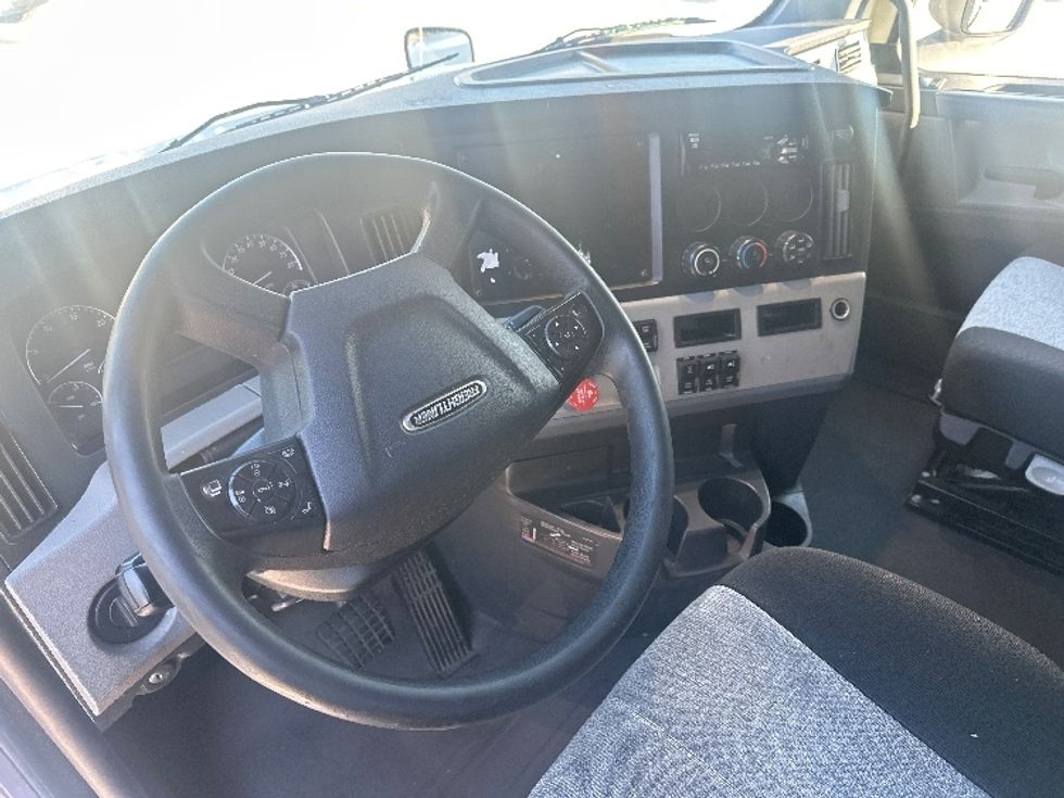 Sleeper Tractor-Heavy Duty Tractors-Freightliner-2020-T12664ST-Norcross-GA-655,867\n\t\tmiles-$ 49,000 - Image 10