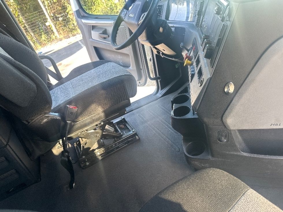 Sleeper Tractor-Heavy Duty Tractors-Freightliner-2020-T12664ST-Norcross-GA-655,867\n\t\tmiles-$ 49,000 - Image 15