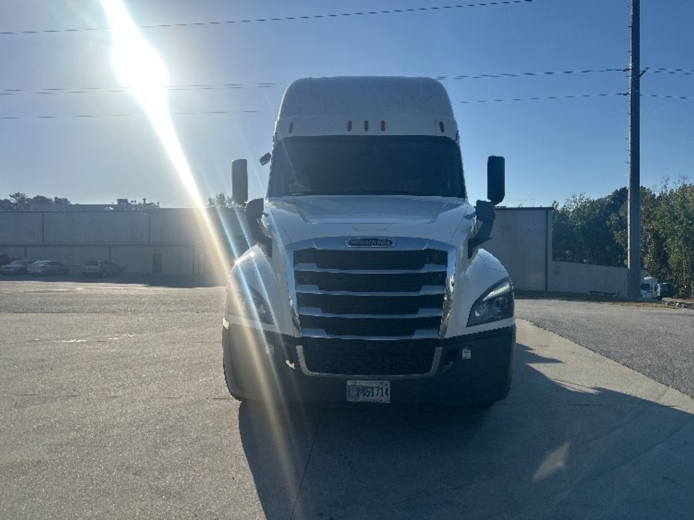 Sleeper Tractor-Heavy Duty Tractors-Freightliner-2020-T12664ST-Norcross-GA-655,867\n\t\tmiles-$ 49,000 - Image 2