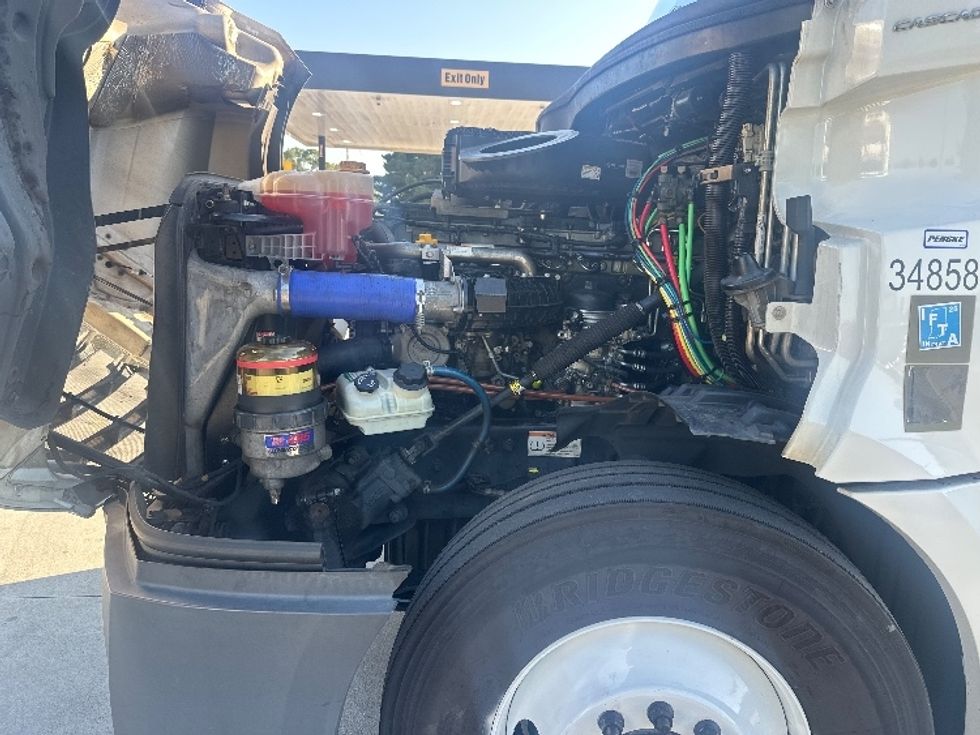 Sleeper Tractor-Heavy Duty Tractors-Freightliner-2020-T12664ST-Norcross-GA-655,867\n\t\tmiles-$ 49,000 - Image 21