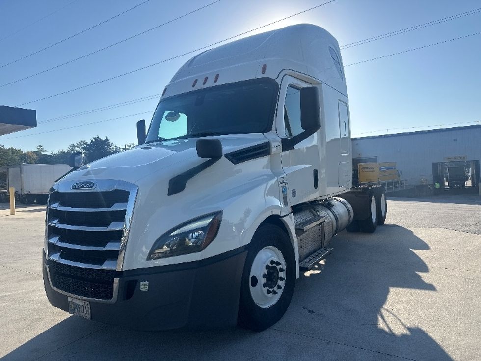 Sleeper Tractor-Heavy Duty Tractors-Freightliner-2020-T12664ST-Norcross-GA-655,867\n\t\tmiles-$ 49,000 - Image 3