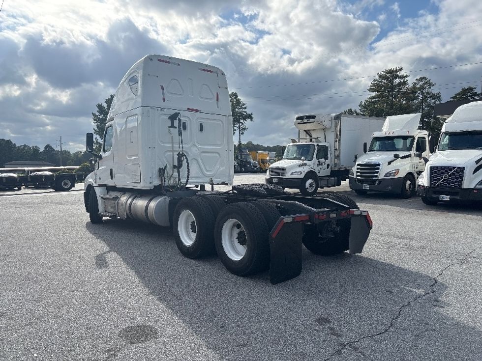 Sleeper Tractor-Heavy Duty Tractors-Freightliner-2020-T12664ST-Norcross-GA-655,867\n\t\tmiles-$ 49,000 - Image 5