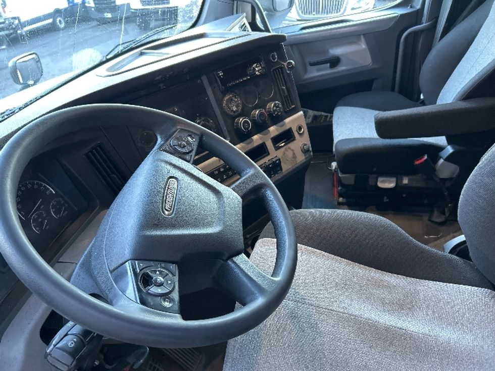 Sleeper Tractor-Heavy Duty Tractors-Freightliner-2020-T12664ST-North Bergen-NJ-285,089\n\t\tmiles-$ 71,250 - Image 10