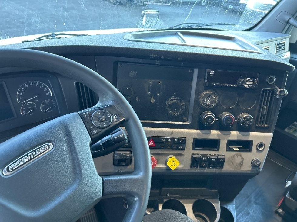Sleeper Tractor-Heavy Duty Tractors-Freightliner-2020-T12664ST-North Bergen-NJ-285,089\n\t\tmiles-$ 71,250 - Image 12