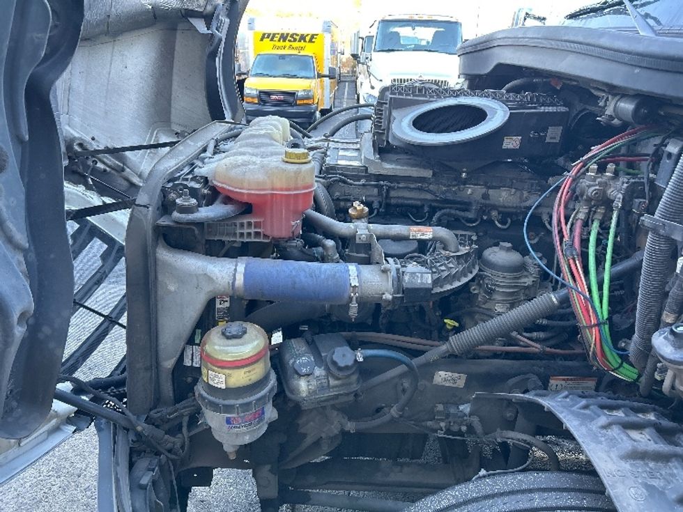 Sleeper Tractor-Heavy Duty Tractors-Freightliner-2020-T12664ST-North Bergen-NJ-285,089\n\t\tmiles-$ 71,250 - Image 21