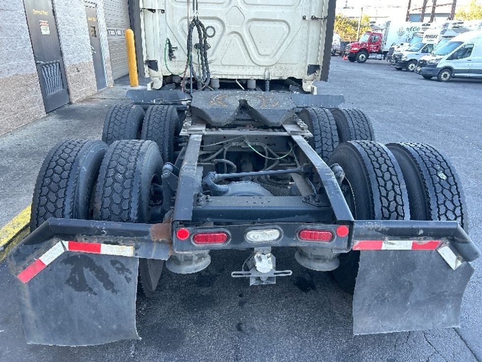 Sleeper Tractor-Heavy Duty Tractors-Freightliner-2020-T12664ST-North Bergen-NJ-285,089\n\t\tmiles-$ 71,250 - Image 6