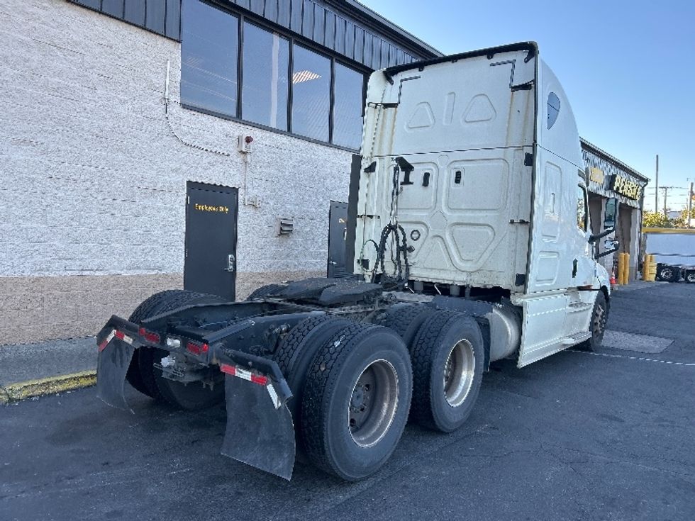Sleeper Tractor-Heavy Duty Tractors-Freightliner-2020-T12664ST-North Bergen-NJ-285,089\n\t\tmiles-$ 71,250 - Image 7