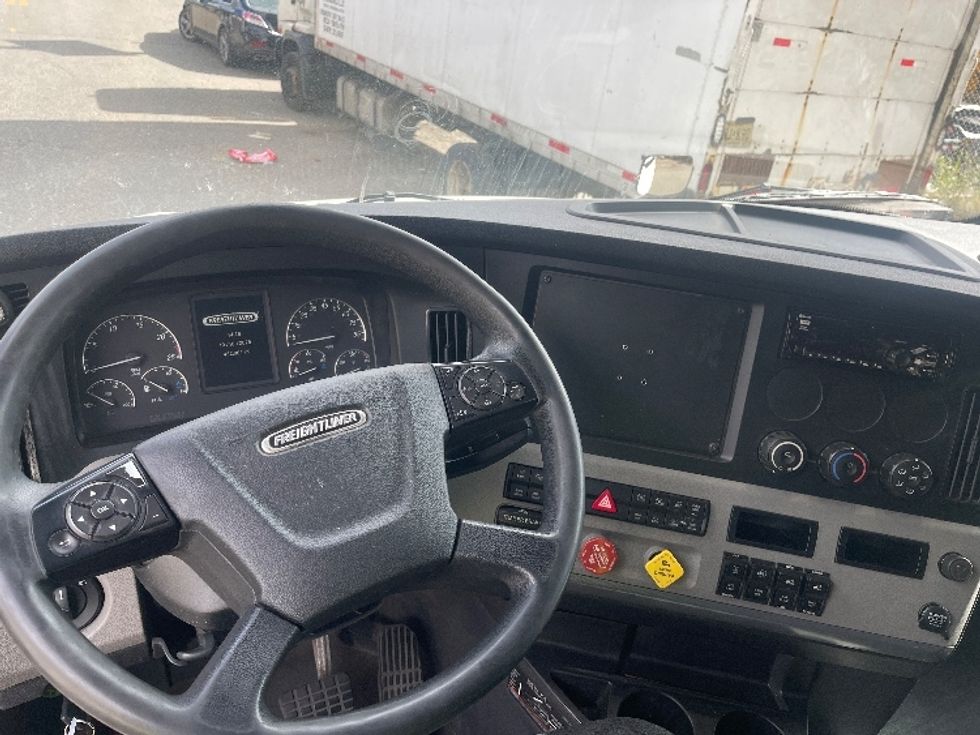Sleeper Tractor-Heavy Duty Tractors-Freightliner-2020-T12664ST-North Bergen-NJ-481,982\n\t\tmiles-$ 60,000 - Image 11