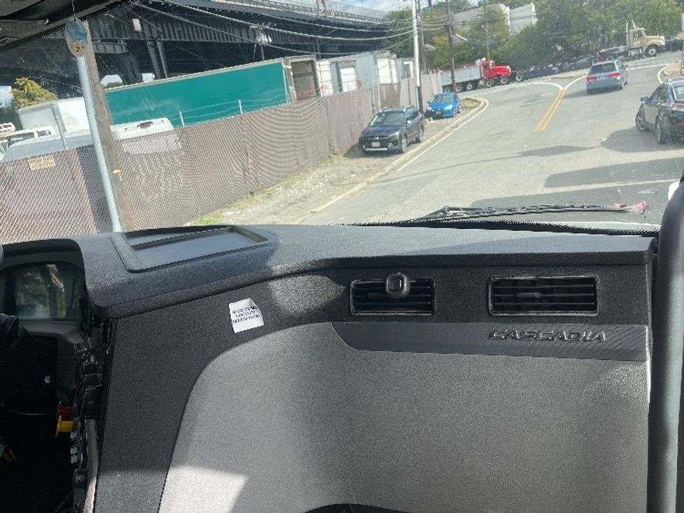 Sleeper Tractor-Heavy Duty Tractors-Freightliner-2020-T12664ST-North Bergen-NJ-481,982\n\t\tmiles-$ 60,000 - Image 14