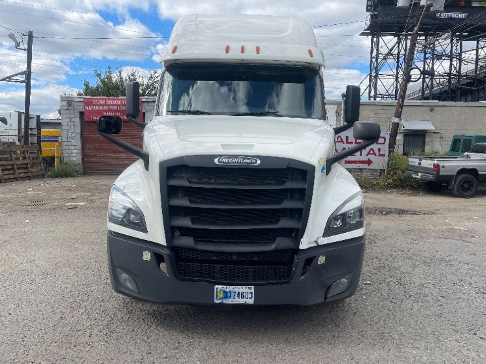 Sleeper Tractor-Heavy Duty Tractors-Freightliner-2020-T12664ST-North Bergen-NJ-481,982\n\t\tmiles-$ 60,000 - Image 2