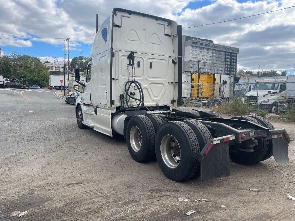Sleeper Tractor-Heavy Duty Tractors-Freightliner-2020-T12664ST-North Bergen-NJ-481,982\n\t\tmiles-$ 60,000 - Image 5