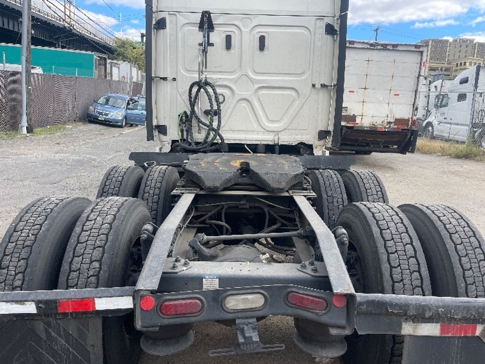 Sleeper Tractor-Heavy Duty Tractors-Freightliner-2020-T12664ST-North Bergen-NJ-481,982\n\t\tmiles-$ 60,000 - Image 6