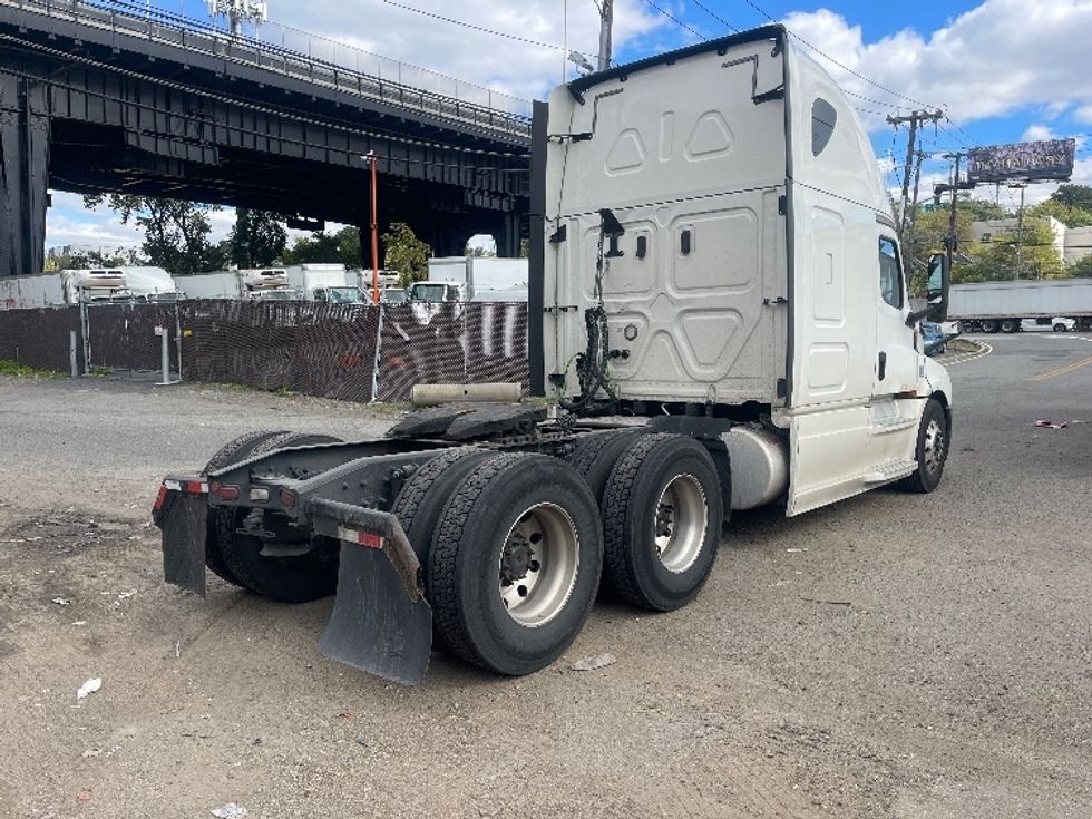 Sleeper Tractor-Heavy Duty Tractors-Freightliner-2020-T12664ST-North Bergen-NJ-481,982\n\t\tmiles-$ 60,000 - Image 7