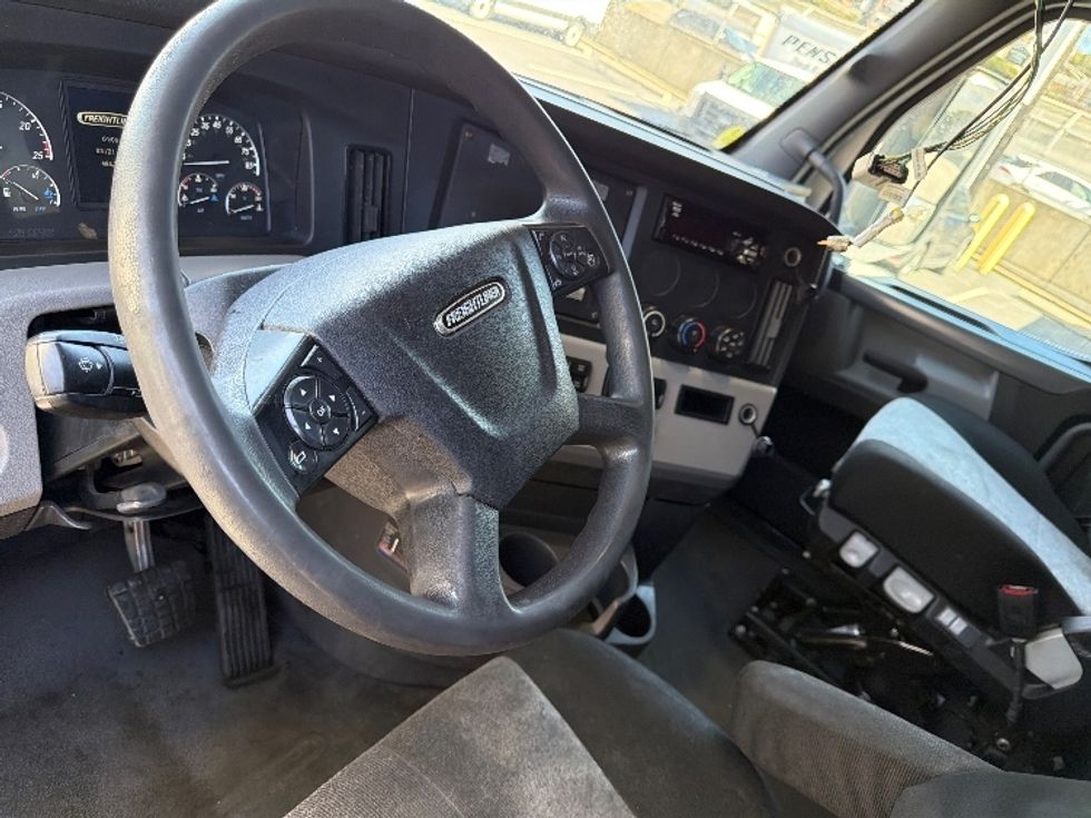 Sleeper Tractor-Heavy Duty Tractors-Freightliner-2020-T12664ST-North Bergen-NJ-484,243\n\t\tmiles-$ 58,000 - Image 10