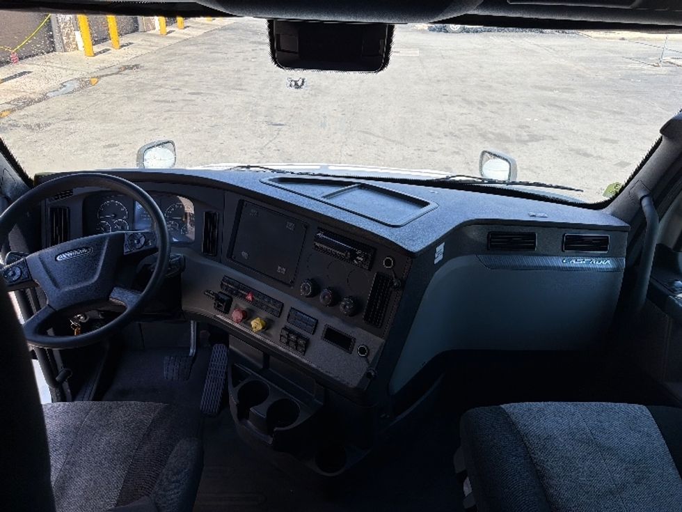 Sleeper Tractor-Heavy Duty Tractors-Freightliner-2020-T12664ST-North Bergen-NJ-484,243\n\t\tmiles-$ 58,000 - Image 12