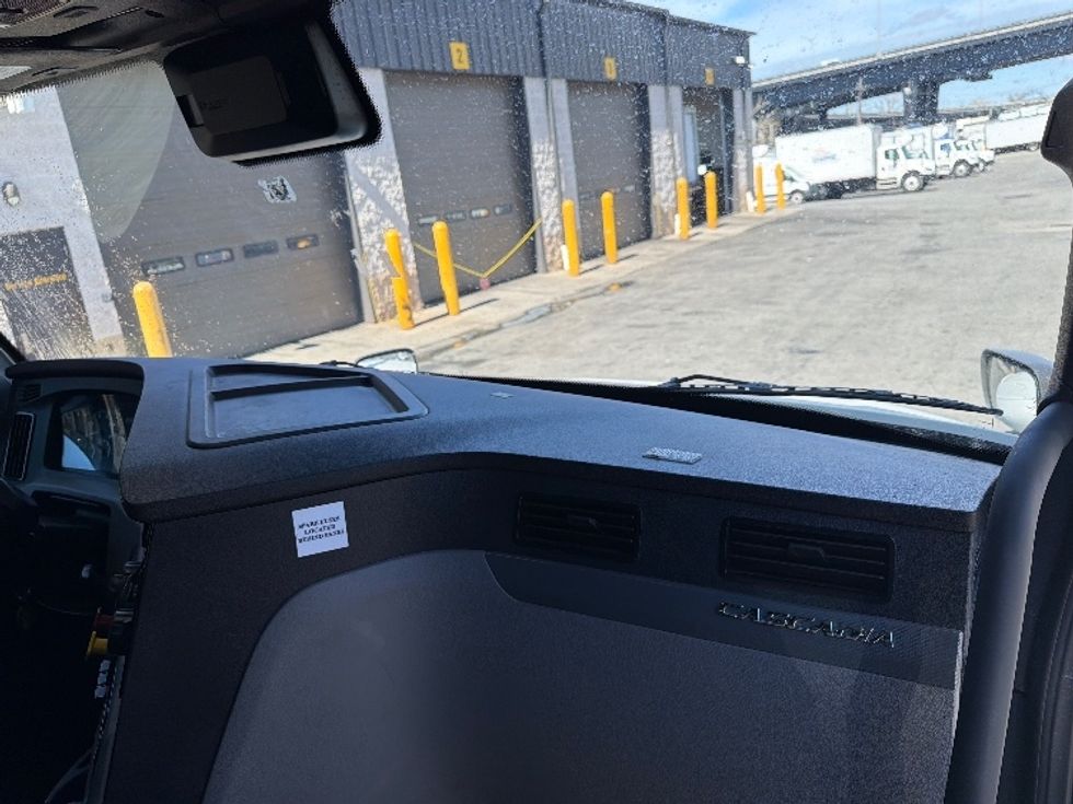 Sleeper Tractor-Heavy Duty Tractors-Freightliner-2020-T12664ST-North Bergen-NJ-484,243\n\t\tmiles-$ 58,000 - Image 14