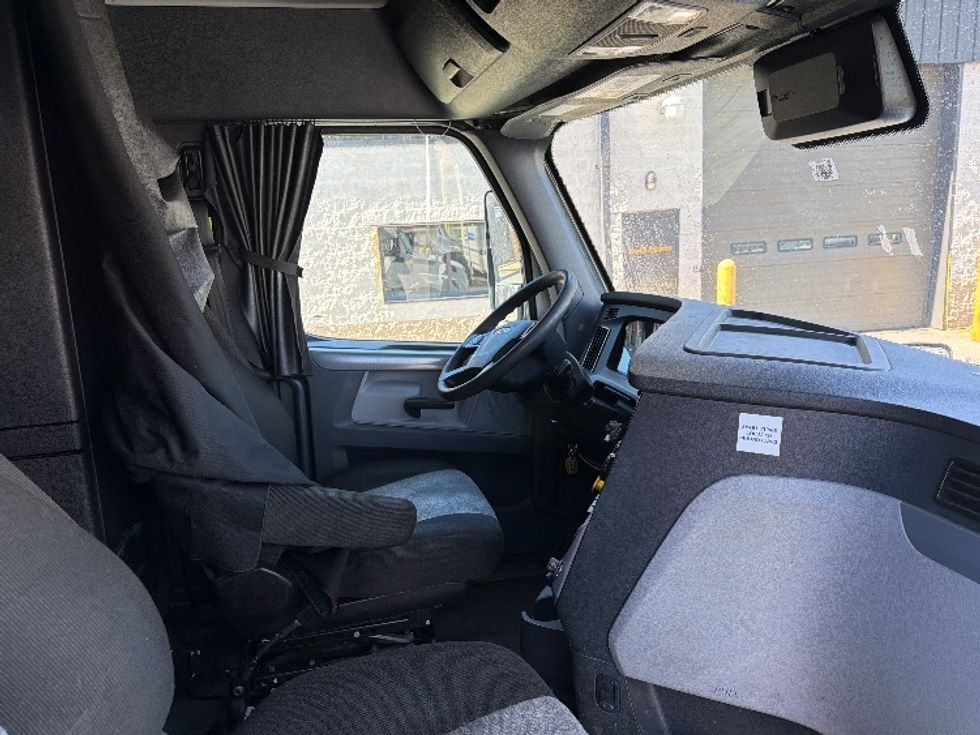 Sleeper Tractor-Heavy Duty Tractors-Freightliner-2020-T12664ST-North Bergen-NJ-484,243\n\t\tmiles-$ 58,000 - Image 15