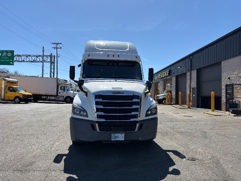 Sleeper Tractor-Heavy Duty Tractors-Freightliner-2020-T12664ST-North Bergen-NJ-484,243\n\t\tmiles-$ 58,000 - Image 2