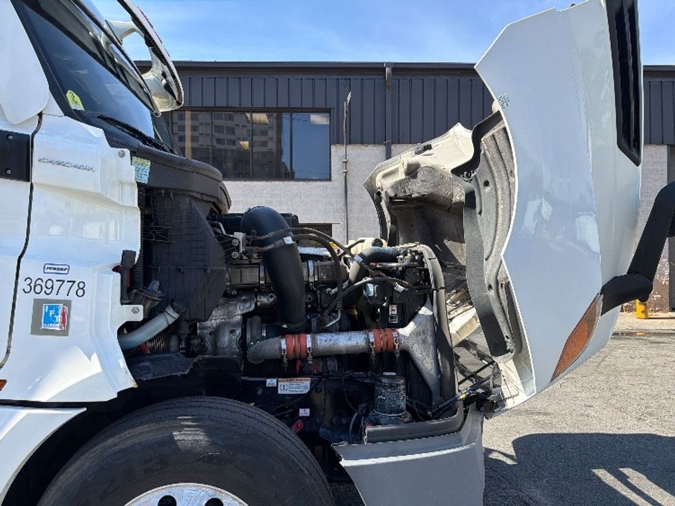 Sleeper Tractor-Heavy Duty Tractors-Freightliner-2020-T12664ST-North Bergen-NJ-484,243\n\t\tmiles-$ 58,000 - Image 20