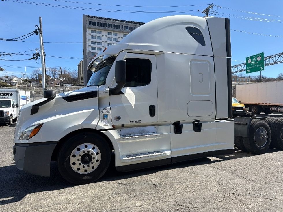 Sleeper Tractor-Heavy Duty Tractors-Freightliner-2020-T12664ST-North Bergen-NJ-484,243\n\t\tmiles-$ 58,000 - Image 22