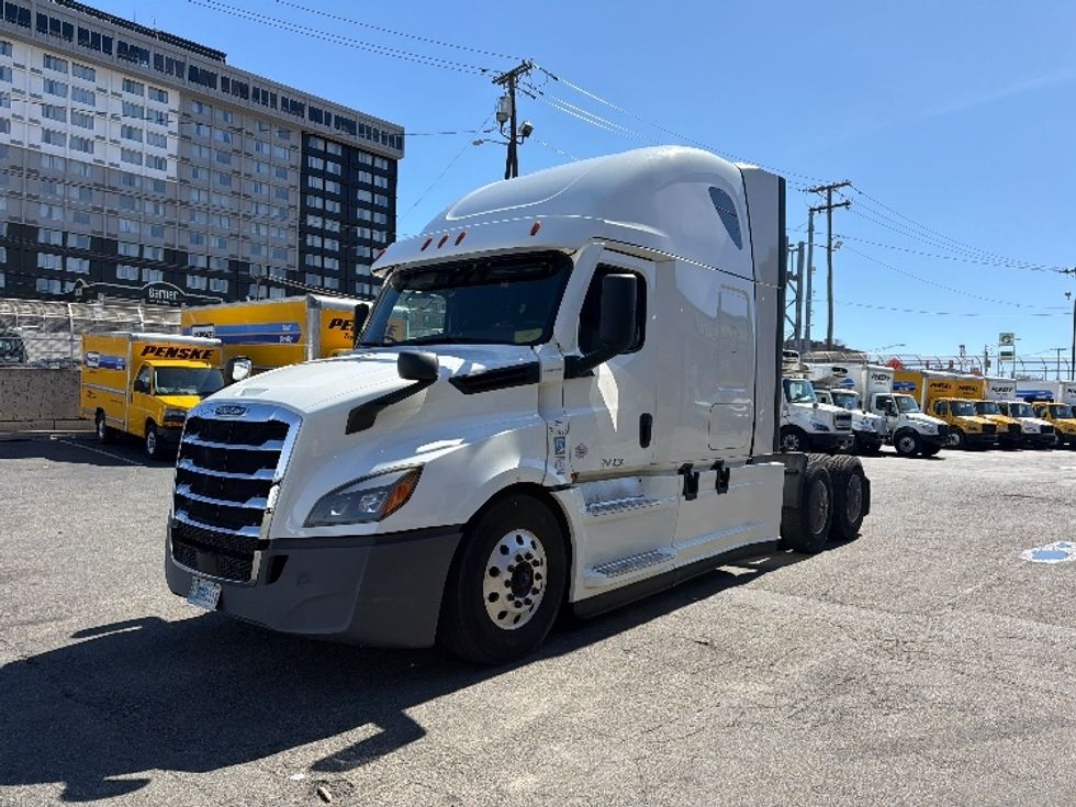 Sleeper Tractor-Heavy Duty Tractors-Freightliner-2020-T12664ST-North Bergen-NJ-484,243\n\t\tmiles-$ 58,000 - Image 3