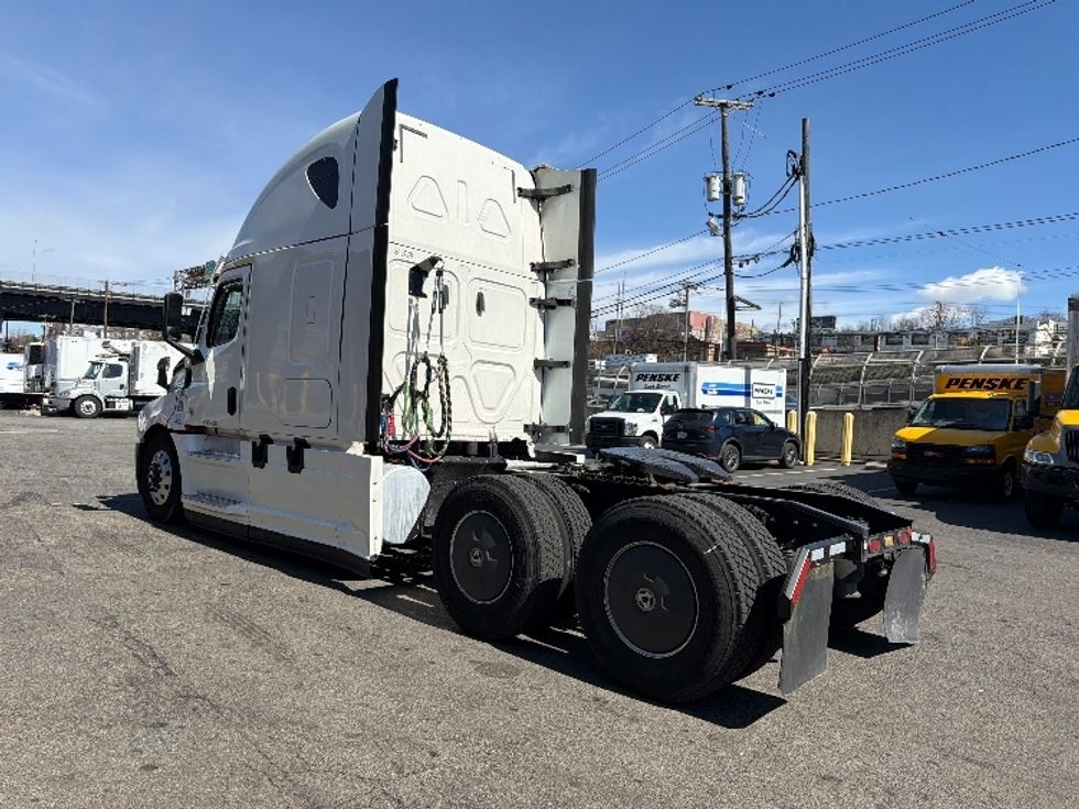 Sleeper Tractor-Heavy Duty Tractors-Freightliner-2020-T12664ST-North Bergen-NJ-484,243\n\t\tmiles-$ 58,000 - Image 5