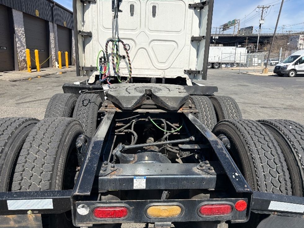 Sleeper Tractor-Heavy Duty Tractors-Freightliner-2020-T12664ST-North Bergen-NJ-484,243\n\t\tmiles-$ 58,000 - Image 6