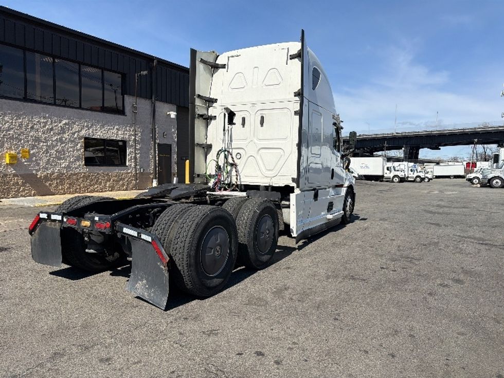 Sleeper Tractor-Heavy Duty Tractors-Freightliner-2020-T12664ST-North Bergen-NJ-484,243\n\t\tmiles-$ 58,000 - Image 7