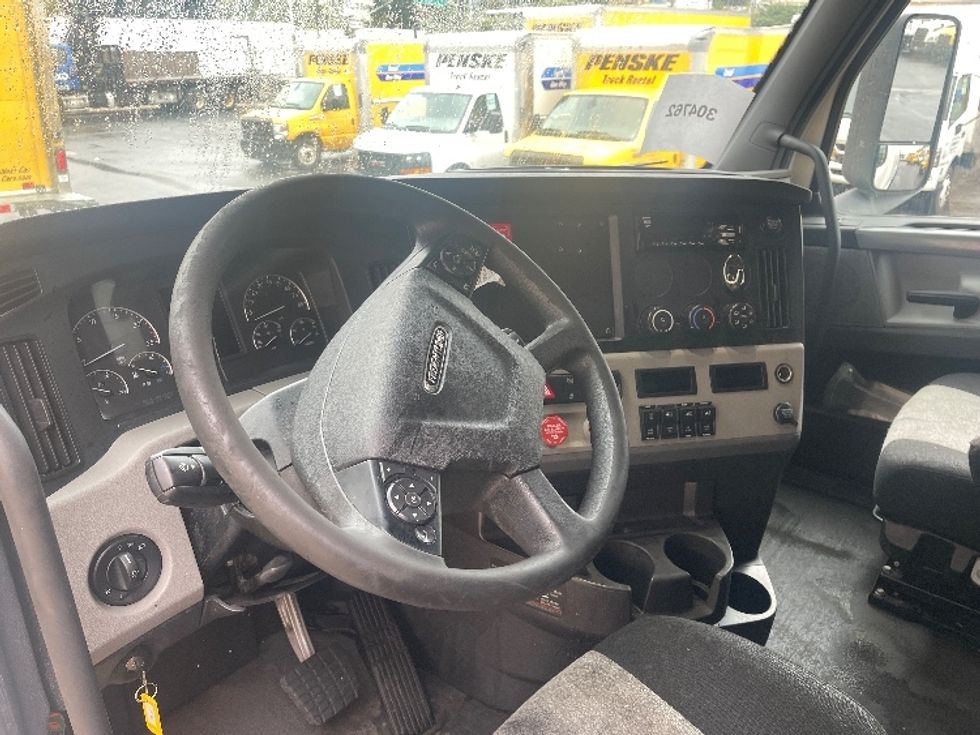 Sleeper Tractor-Heavy Duty Tractors-Freightliner-2020-T12664ST-North Bergen-NJ-491,791\n\t\tmiles-$ 59,500 - Image 10