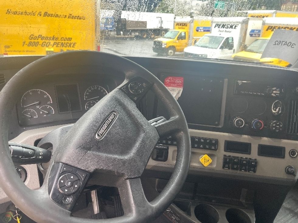 Sleeper Tractor-Heavy Duty Tractors-Freightliner-2020-T12664ST-North Bergen-NJ-491,791\n\t\tmiles-$ 59,500 - Image 11